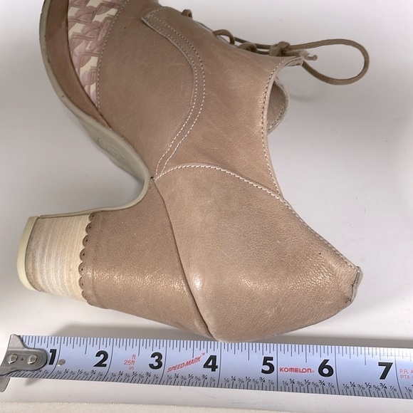 Gold Button Shoes Heels Mod Oxford Retro Taupe Brown Mauve Size 42 - Picture 8 of 10